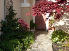 Vaca front walkway in Three Rivers flagstone