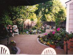 cottage garden courtyard